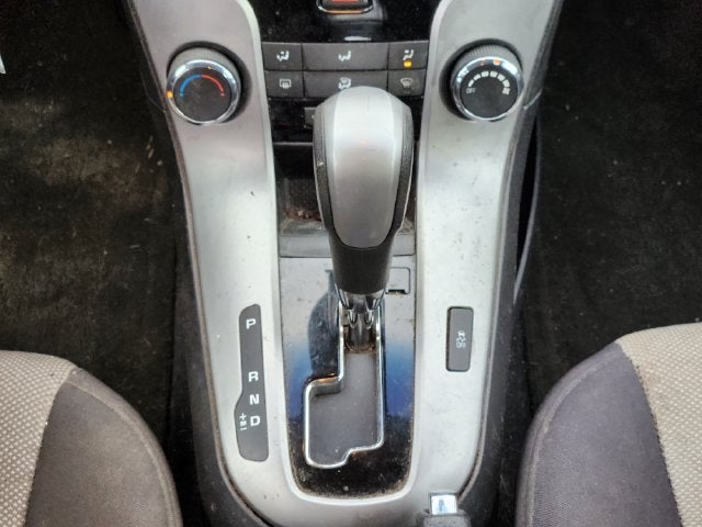 2014 Chevrolet Cruze LS - Photo 13
