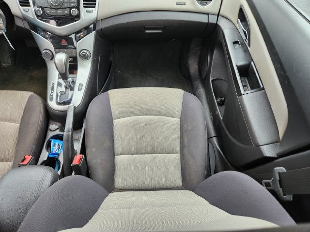 2014 Chevrolet Cruze LS - Photo 15
