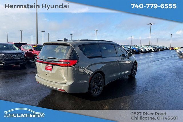 2022 Chrysler Pacifica Touring L