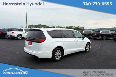 2024 Chrysler Pacifica Touring L