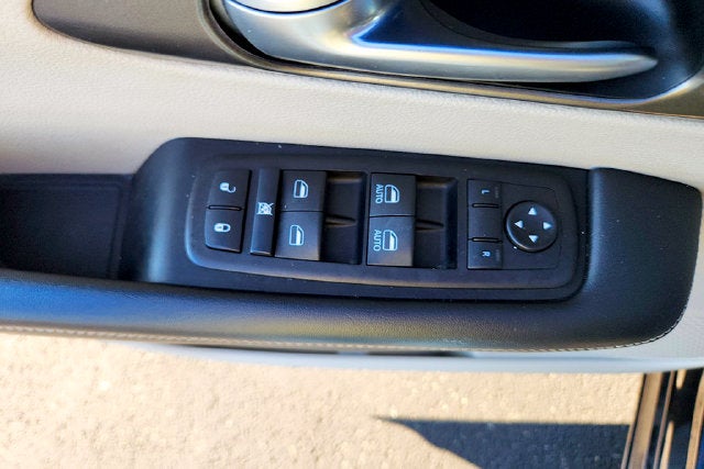 2024 Chrysler Pacifica Touring L - Photo 11