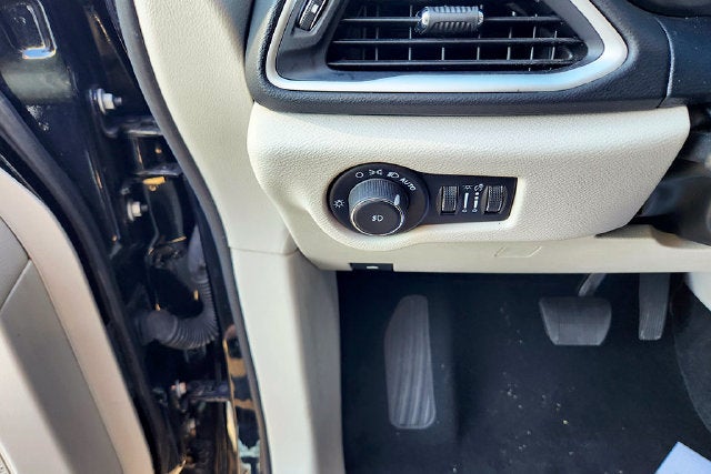 2024 Chrysler Pacifica Touring L - Photo 14
