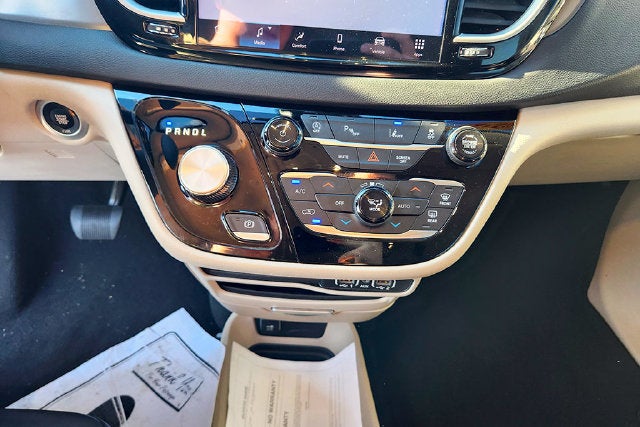 2024 Chrysler Pacifica Touring L - Photo 17