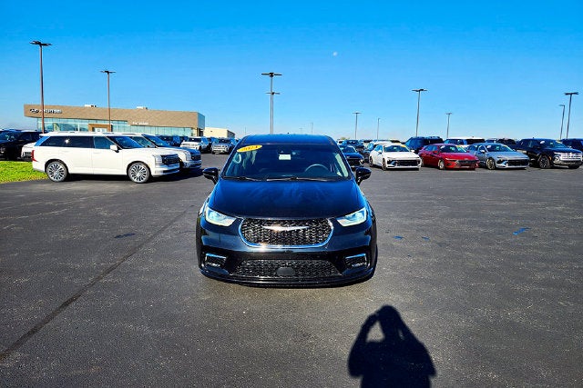 2024 Chrysler Pacifica Touring L - Photo 2