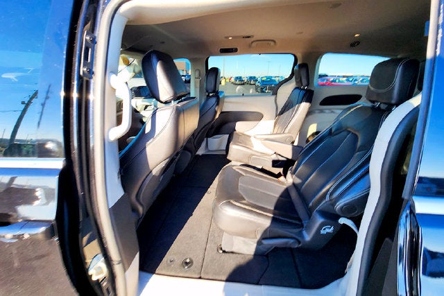 2024 Chrysler Pacifica Touring L - Photo 23
