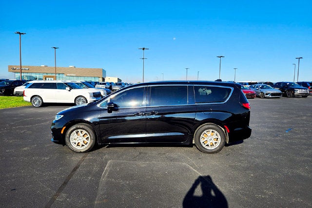 2024 Chrysler Pacifica Touring L - Photo 4