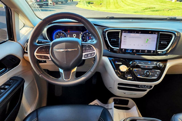 2024 Chrysler Pacifica Touring L - Photo 6