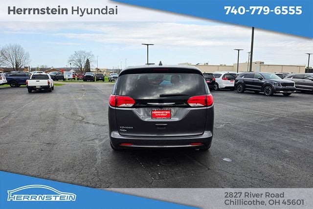 2023 Chrysler Voyager LX