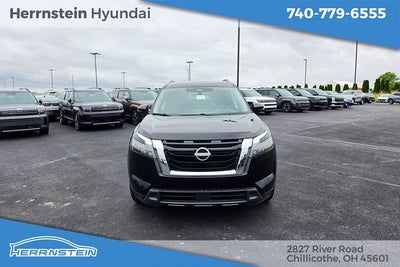 2025 Nissan Pathfinder SV
