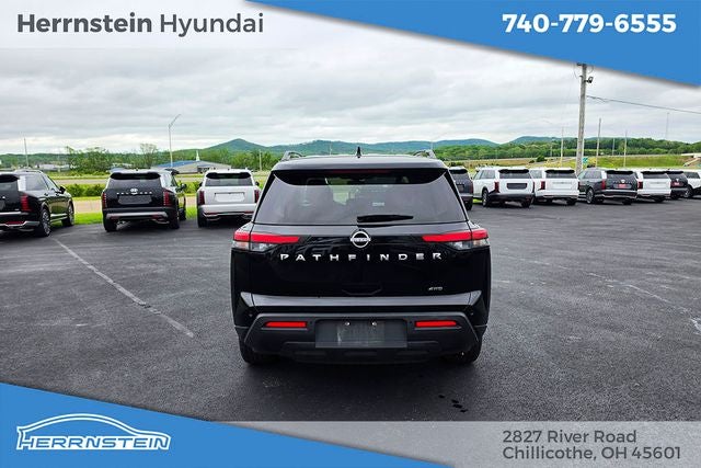 2025 Nissan Pathfinder SV