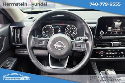 2025 Nissan Pathfinder SV