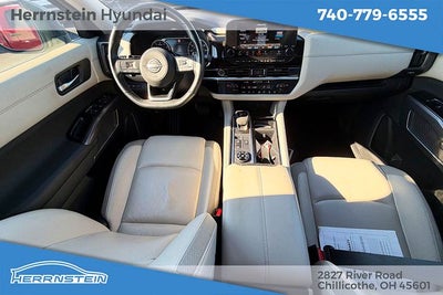 2024 Nissan Pathfinder SL