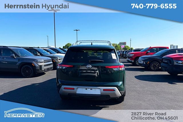 2024 Nissan Pathfinder SL