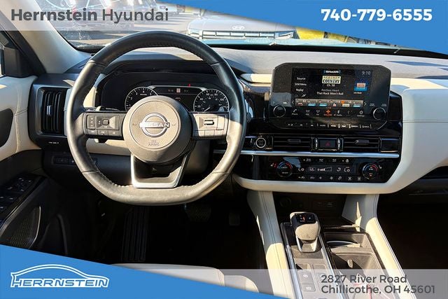 2024 Nissan Pathfinder SL