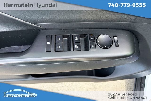 2025 Hyundai KONA SE