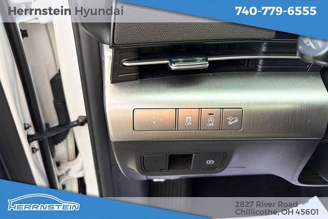2025 Hyundai KONA SE
