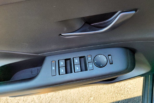 2027 Hyundai KONA SE AWD