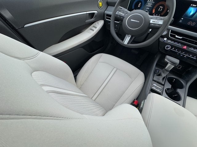 2025 Hyundai SONATA SE