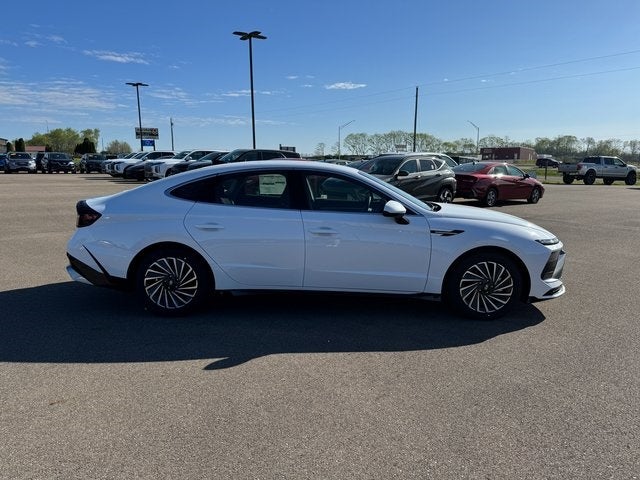 2025 Hyundai SONATA HYBRID SEL