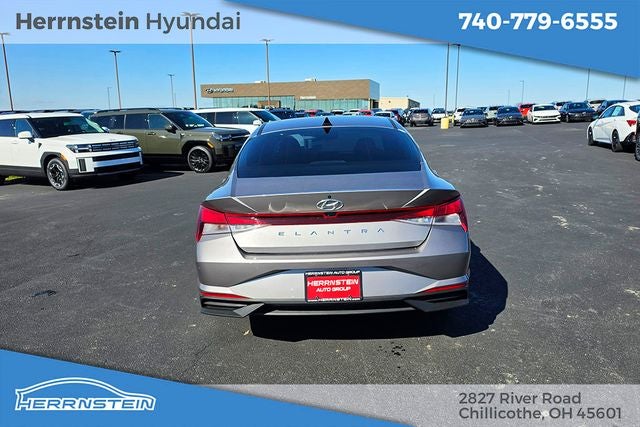 2023 Hyundai ELANTRA SE