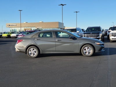 2026 Hyundai ELANTRA SE