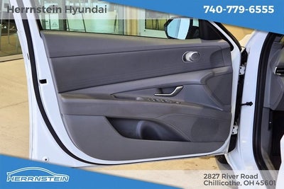 2024 Hyundai ELANTRA SE