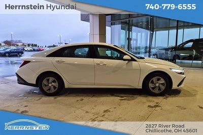 2024 Hyundai ELANTRA SE