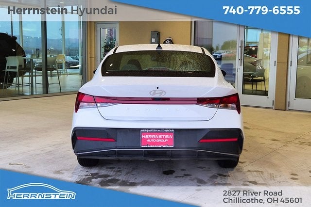 2024 Hyundai ELANTRA SE