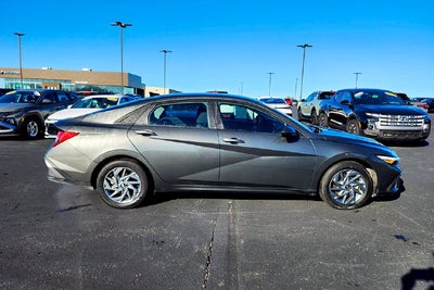 2024 Hyundai ELANTRA SEL