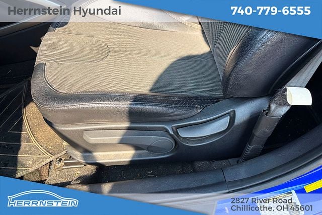 2012 Hyundai VELOSTER Base W/Black