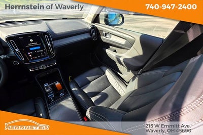 2024 Volvo XC40 B5 Plus Dark Theme