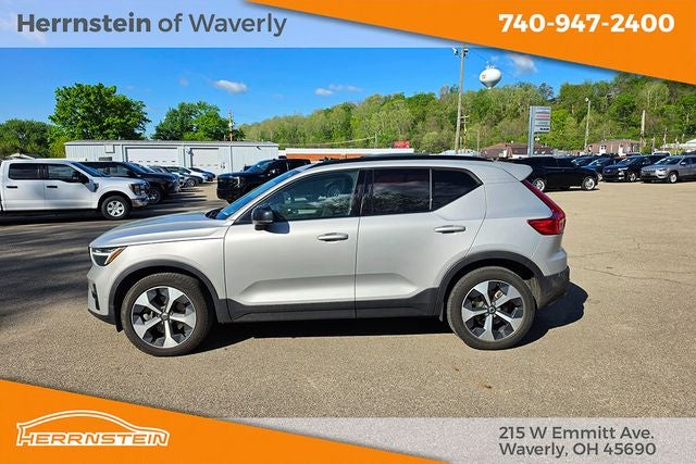 2024 Volvo XC40 B5 Plus Dark Theme